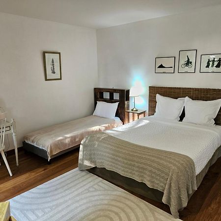 Bed And Breakfast Saultchevreuil, Au Mont Saint Michel Villedieu-les-Poëles Exteriör bild